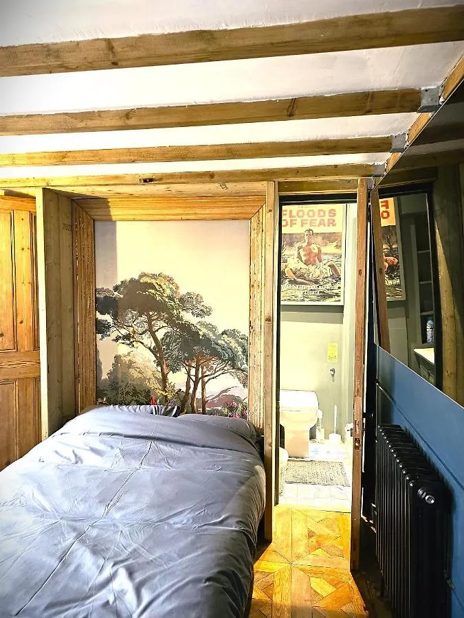 Shoreditch Heights- Central Ground Floor Apartment Exeter 0*,  United Kingdom
