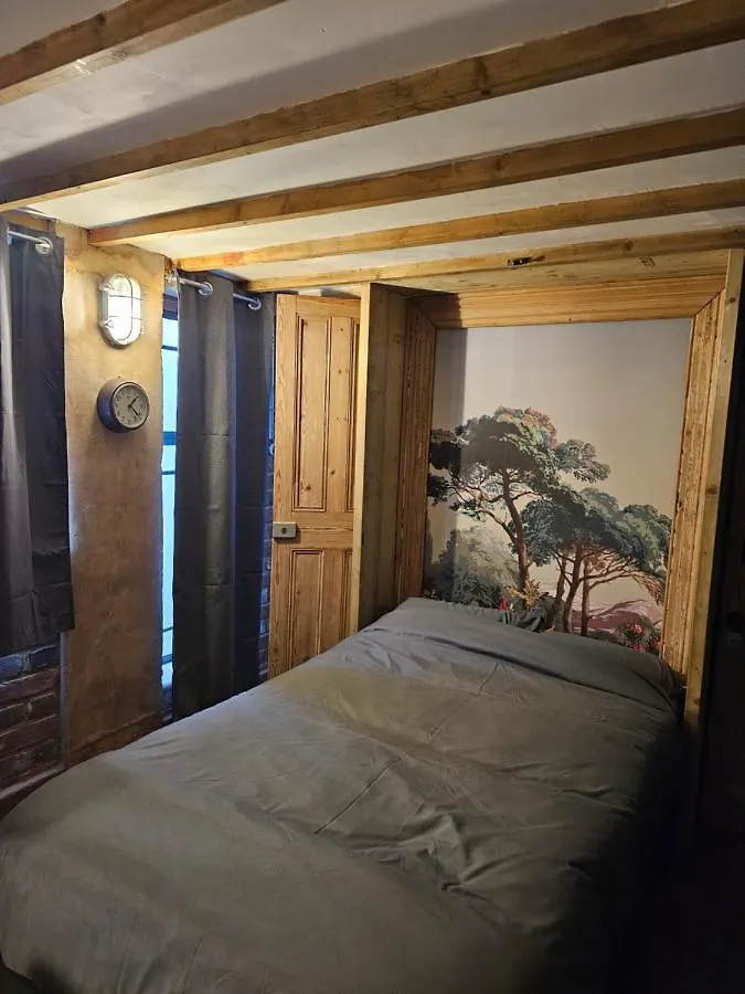 Shoreditch Heights- Central Ground Floor Apartment Exeter